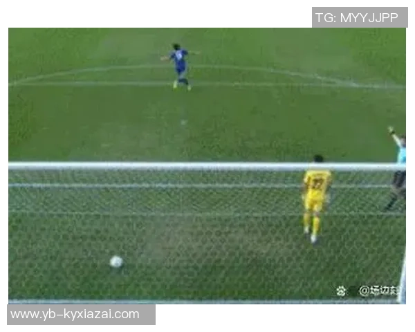 约旦门将挥拳庆祝却愣在原地目睹皮球意外入网的瞬间