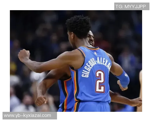 亚历山大叔叔与保罗共同见证CP4比赛的激动时刻